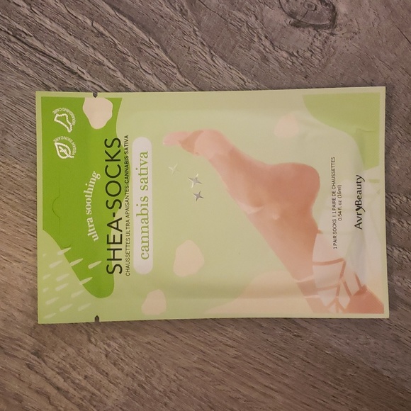 AvryBeauty 2pc Shea Socks & Gloves Bundle - Picture 2 of 5